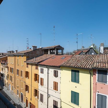Oltretorrente Ampio Appartamento Con Balconi Parma Exteriör bild