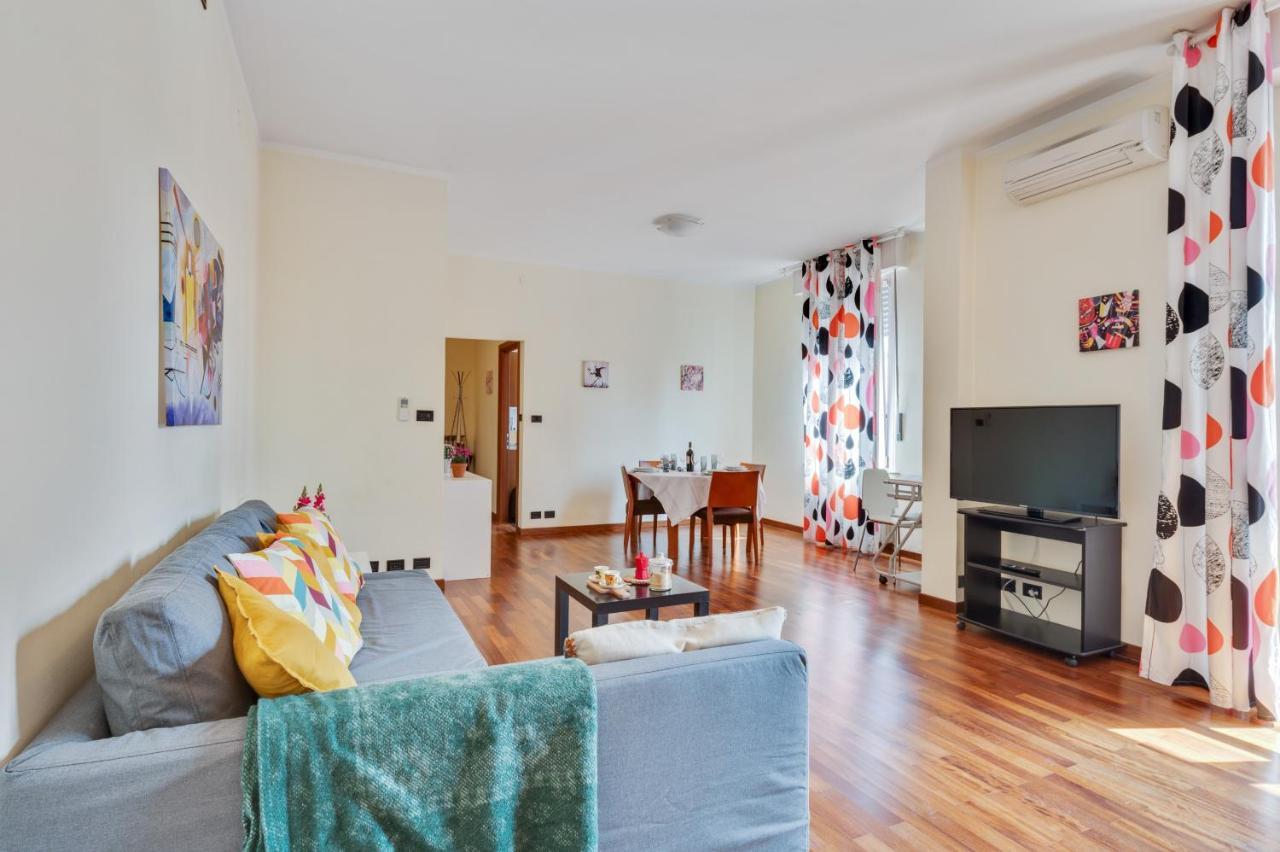 Oltretorrente Ampio Appartamento Con Balconi Parma Exteriör bild