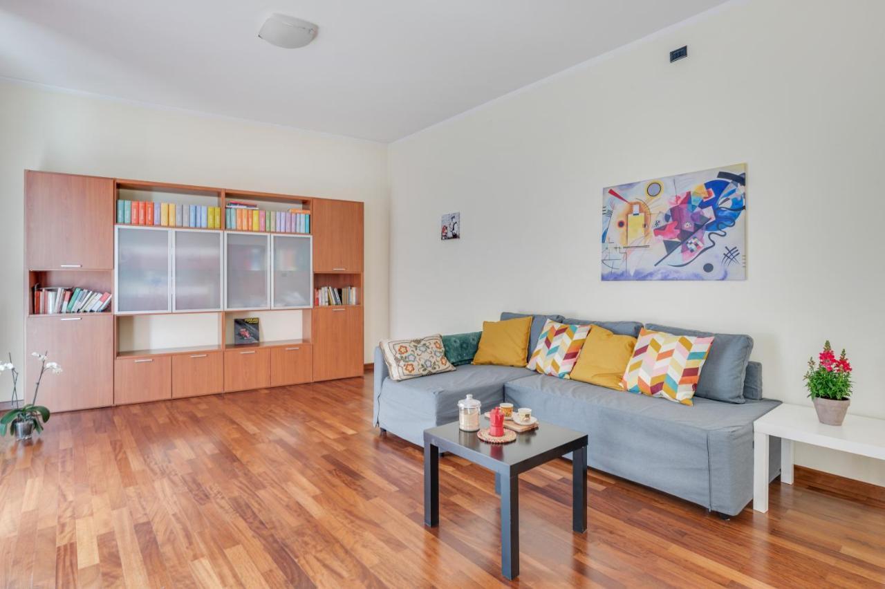 Oltretorrente Ampio Appartamento Con Balconi Parma Exteriör bild