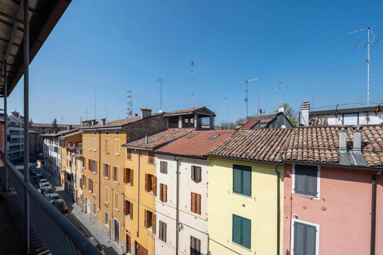 Oltretorrente Ampio Appartamento Con Balconi Parma Exteriör bild