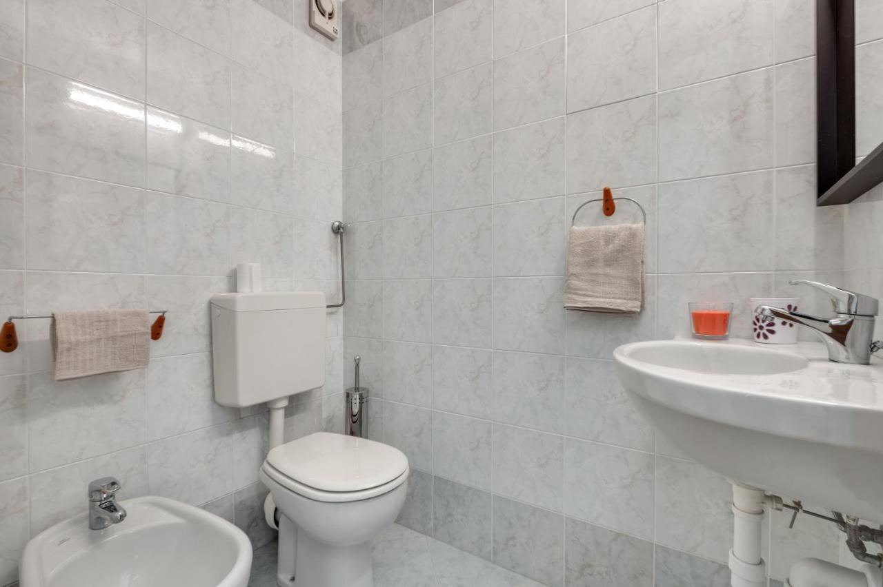 Oltretorrente Ampio Appartamento Con Balconi Parma Exteriör bild