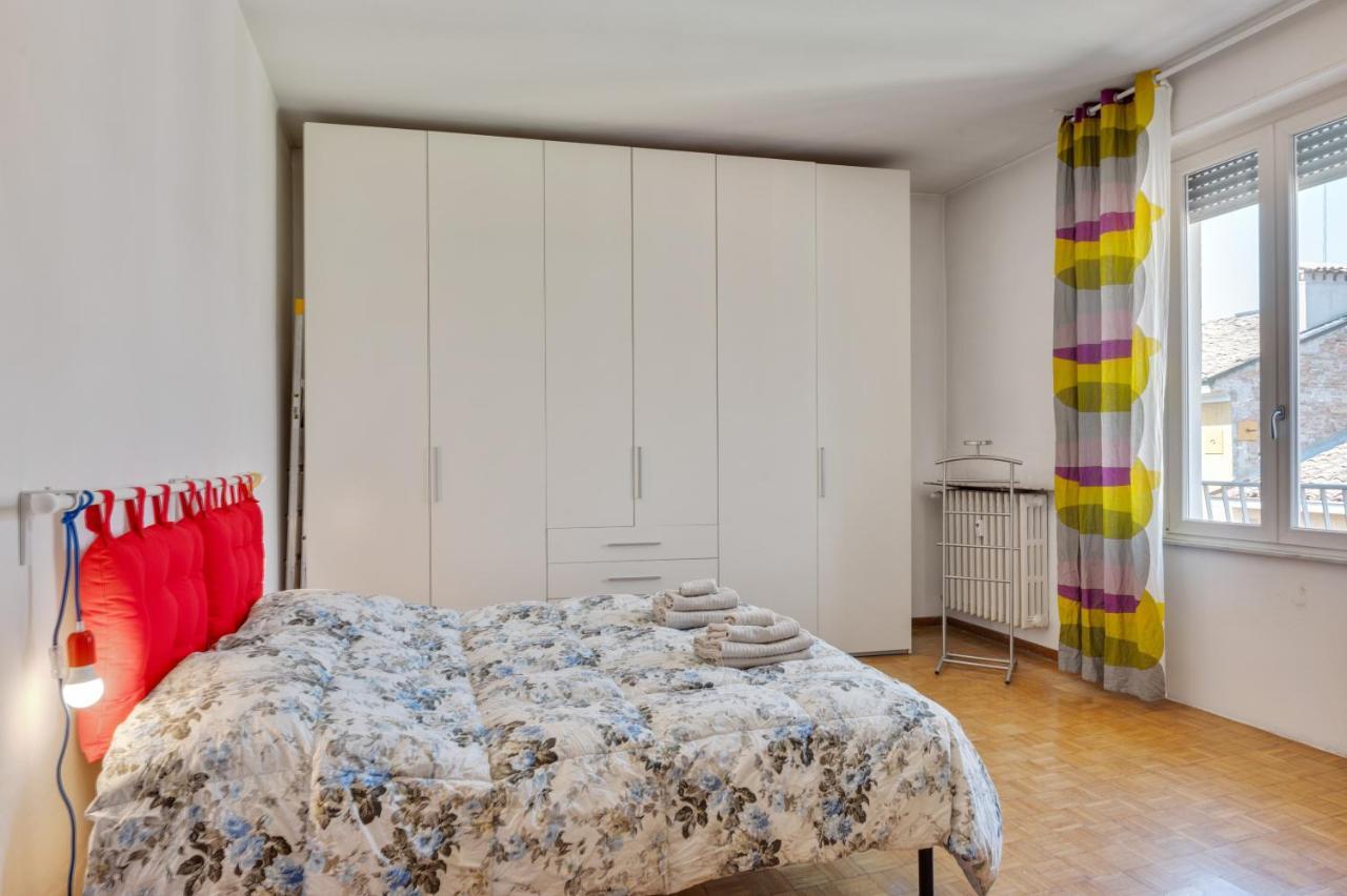 Oltretorrente Ampio Appartamento Con Balconi Parma Exteriör bild