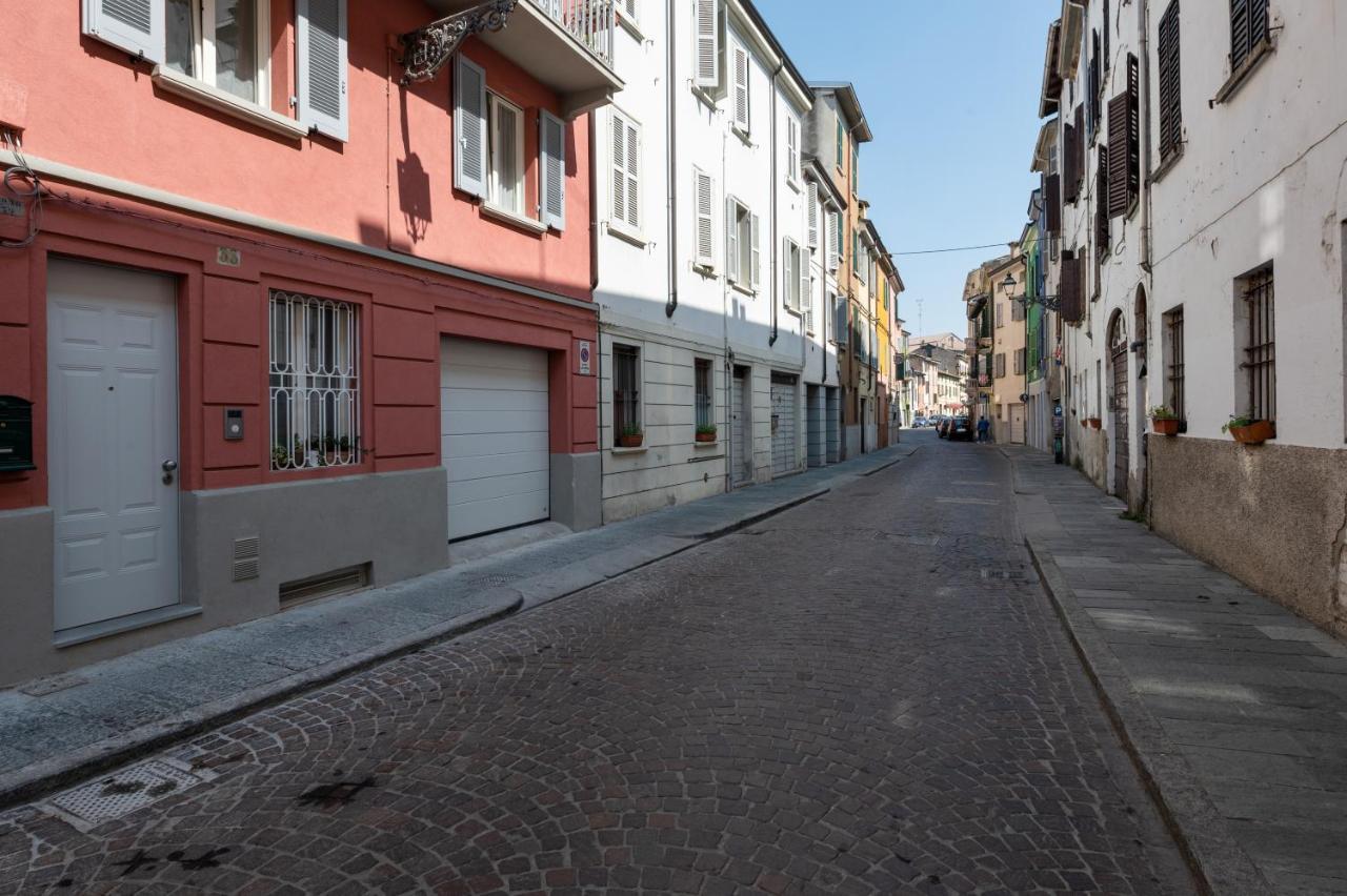 Oltretorrente Ampio Appartamento Con Balconi Parma Exteriör bild