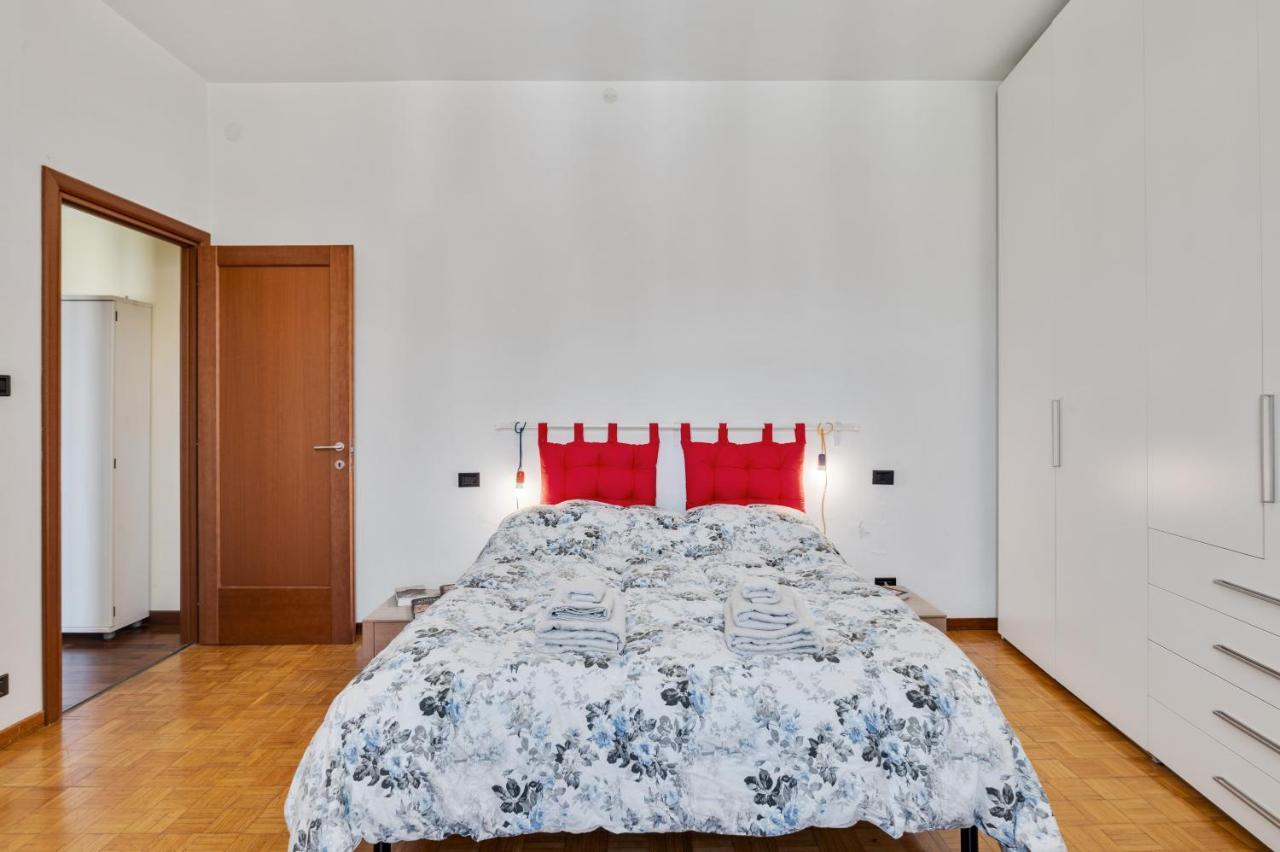 Oltretorrente Ampio Appartamento Con Balconi Parma Exteriör bild
